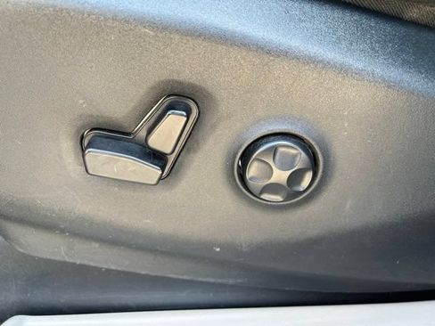 Certified 2017 Chrysler Pacifica Touring-L FWD image 19