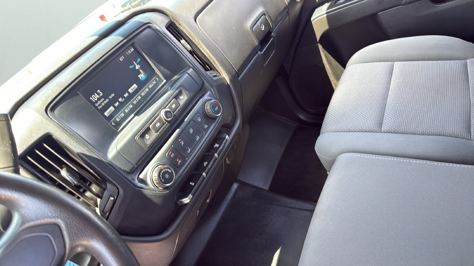 Used 2019 GMC Sierra 2500 4x4 Crew Cab w/ Sierra Convenience Package image 17