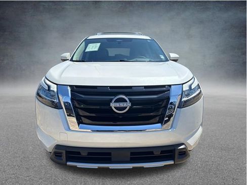 Used 2024 Nissan Pathfinder Platinum w/ Cargo Package AWD/4WD image 3