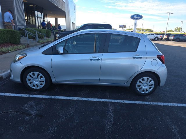 Used 2017 Toyota Yaris L w/ Carpet Mat Package FWD image 6