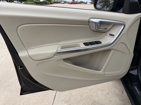 Used 2014 Volvo S60 T5 image 19