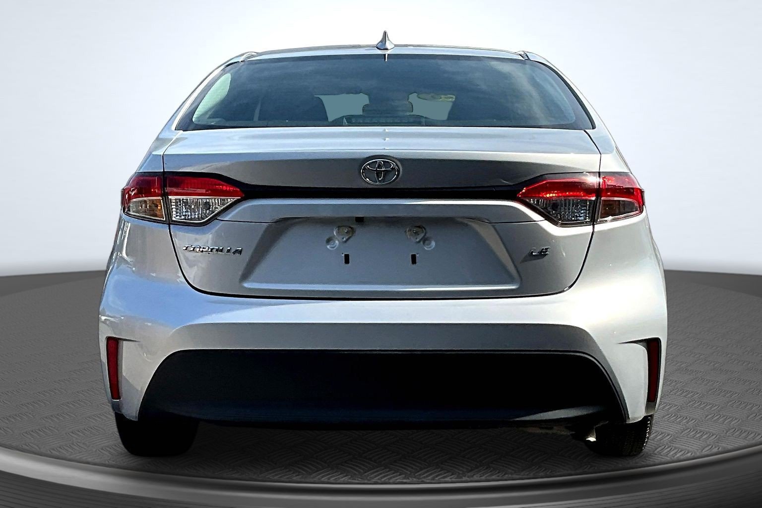Used 2025 Toyota Corolla LE w/ Convenience Package FWD image 4