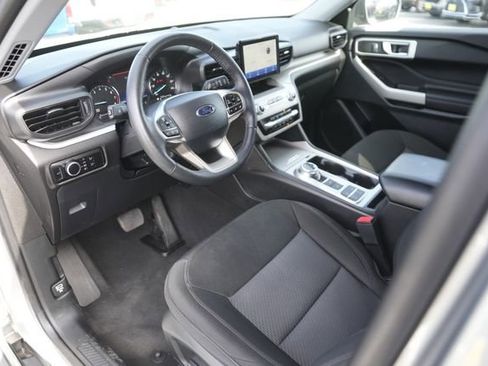 Used 2024 Ford Explorer XLT image 8