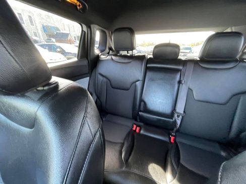 Used 2025 Jeep Compass Latitude image 38