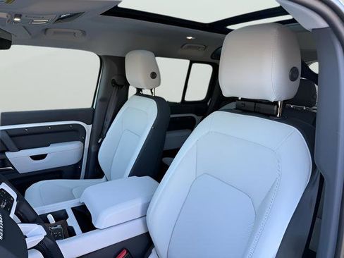 New 2026 Land Rover Defender 110 X-Dynamic SE image 19