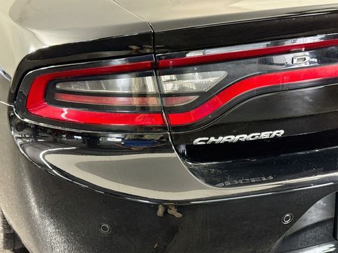 Used 2022 Dodge Charger SXT RWD image 36