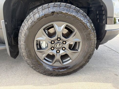 Used 2025 Lexus GX 550 AWD/4WD image 13