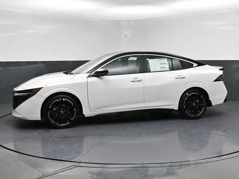 New 2026 Nissan Sentra SR w/ SR Premium Package FWD image 2