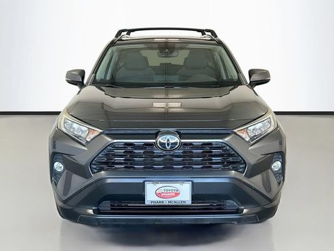Used 2019 Toyota RAV4 XLE w/ Convenience Package FWD image 2