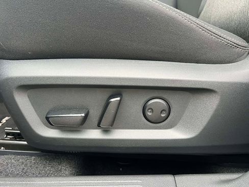 Used 2025 Nissan Rogue SV image 18