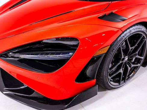 Used 2022 McLaren 765LT image 24