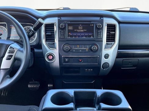 Used 2019 Nissan Titan SV image 11