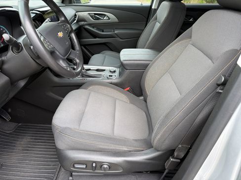 Used 2020 Chevrolet Traverse LT w/ Driver Confidence II Package AWD/4WD image 9