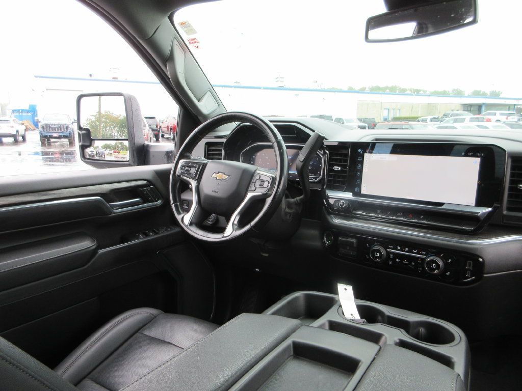 Certified 2024 Chevrolet Silverado 2500 LTZ AWD/4WD image 24