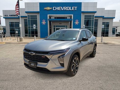 Used 2025 Chevrolet Trax RS w/ Sunroof Package FWD image 1