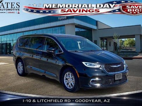Used 2024 Chrysler Pacifica Touring-L FWD image 1