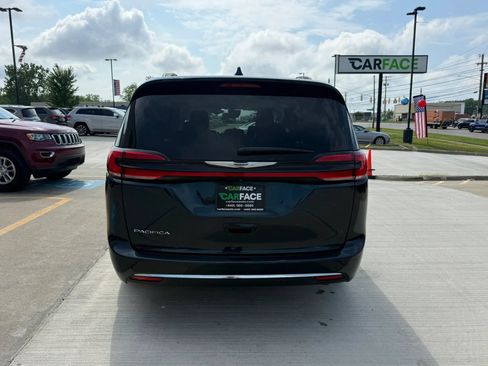 Used 2022 Chrysler Pacifica Touring-L w/ Uconnect Theater Family Group FWD image 11