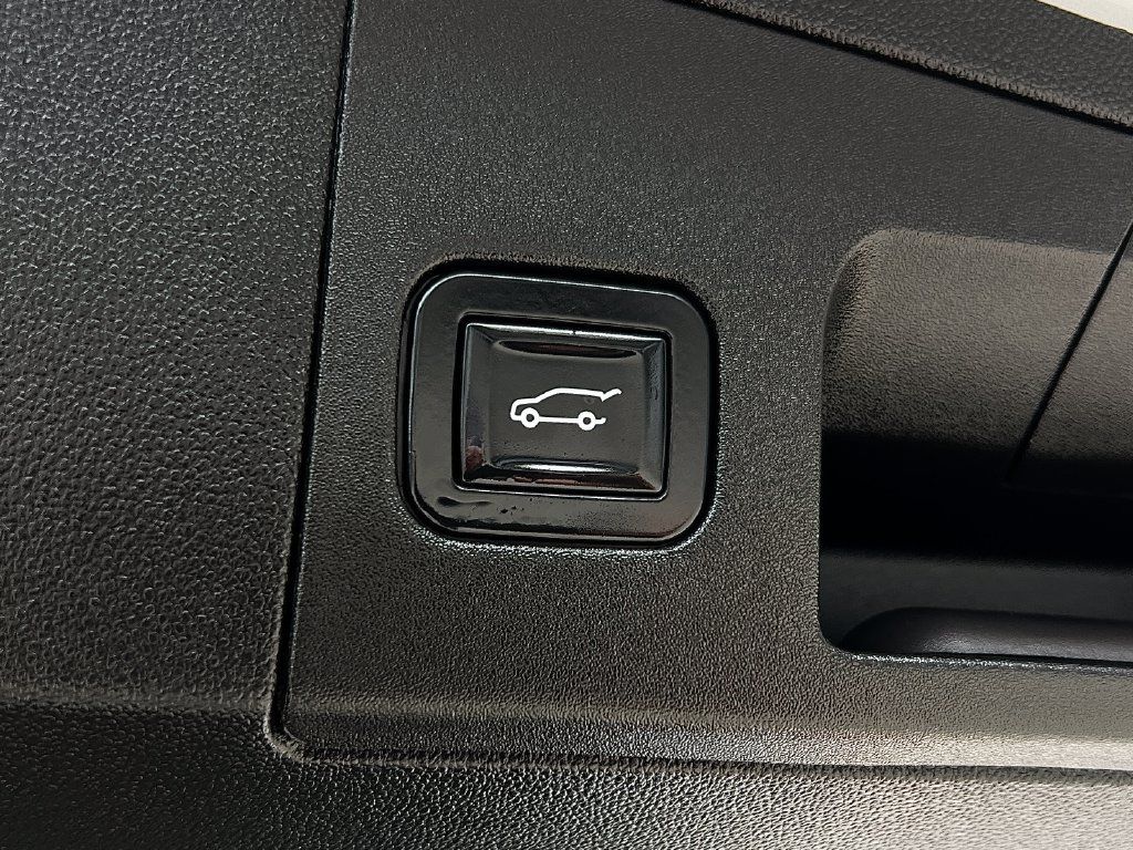 Used 2017 Cadillac XT5 Premium Luxury w/ Driver Assist Package FWD image 22