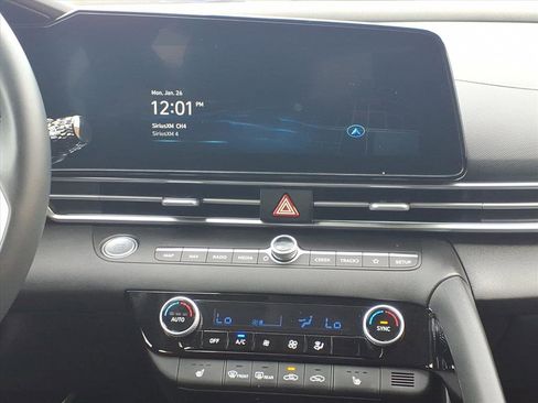 Used 2025 Hyundai Elantra SEL image 24