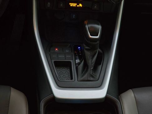 Used 2020 Toyota RAV4 Limited image 14