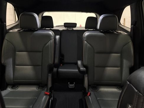 Used 2025 GMC Acadia AT4 w/ LPO, Floor Liner Package AWD/4WD image 29