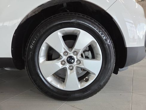 Used 2018 Kia Soul FWD image 9