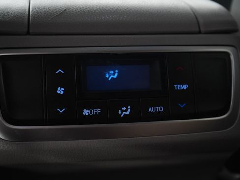 Used 2016 Toyota Highlander XLE AWD/4WD image 22