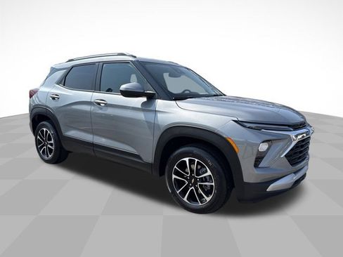 Used 2025 Chevrolet TrailBlazer LT image 3
