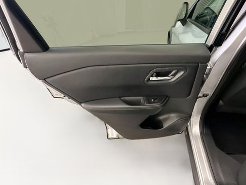 Used 2025 Nissan Rogue SV AWD/4WD image 26
