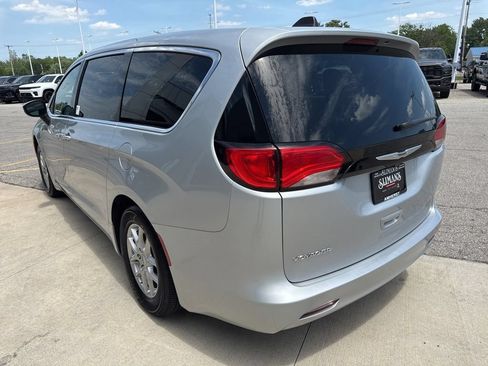 Used 2023 Chrysler Voyager LX FWD image 8
