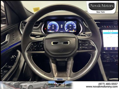 Used 2023 Jeep Grand Cherokee Overland w/ Luxury Tech Group IV AWD/4WD image 17