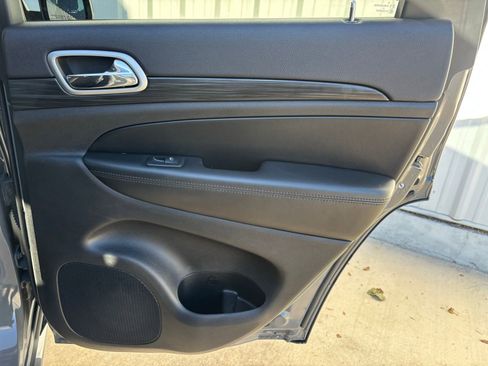 Used 2019 Jeep Grand Cherokee Altitude image 33