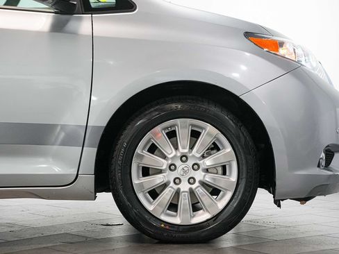 Used 2013 Toyota Sienna Limited w/ Premium Pkg FWD image 9