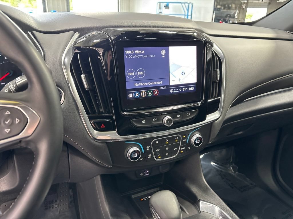 Used 2023 Chevrolet Traverse LT w/ LT Premium Package AWD/4WD image 18