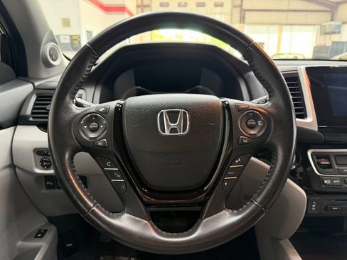 Used 2017 Honda Pilot Touring image 23