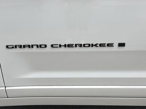 Used 2024 Jeep Grand Cherokee Summit AWD/4WD image 42