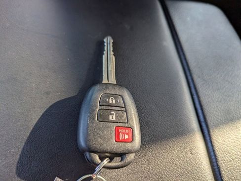 Used 2018 Toyota Tundra Platinum image 29