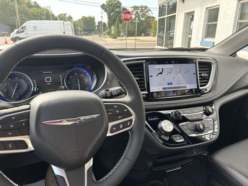 New 2026 Chrysler Pacifica Select image 24