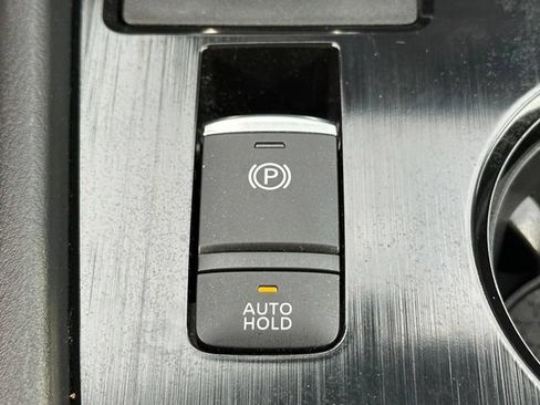 Used 2025 Nissan Rogue SV AWD/4WD image 37