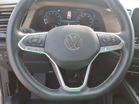 Used 2025 Volkswagen Atlas SE FWD image 25