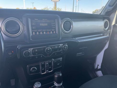 Used 2020 Jeep Wrangler Unlimited Sahara image 16