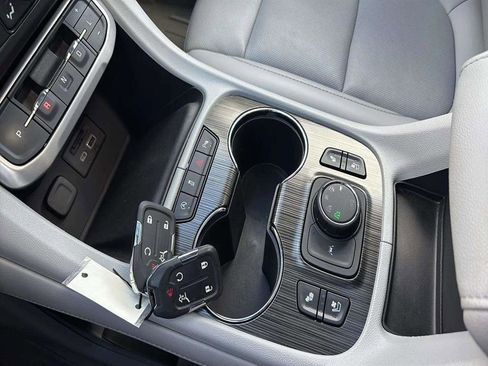 Used 2023 GMC Acadia SLT w/ Technology Package image 23