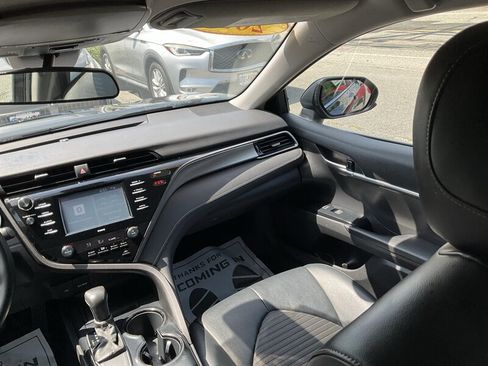 Used 2020 Toyota Camry SE FWD image 18