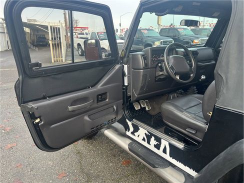 Used 2002 Jeep Wrangler SE image 10