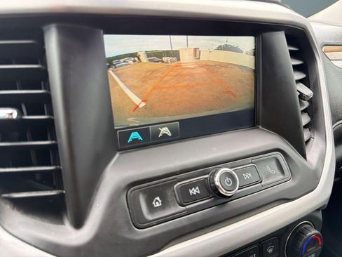Used 2017 GMC Acadia SLE FWD image 22