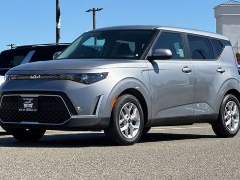 Certified 2025 Kia Soul LX w/ LX Technology Package FWD image 10