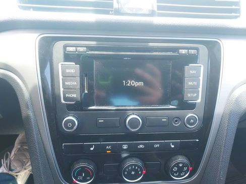 Used 2015 Volkswagen Passat 1.8T SE FWD image 13
