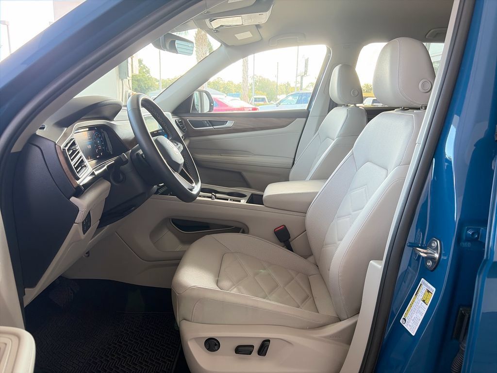 Certified 2026 Volkswagen Atlas SE FWD image 9