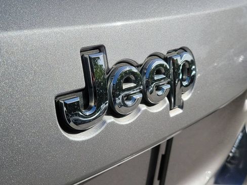 Used 2016 Jeep Grand Cherokee Limited AWD/4WD image 11