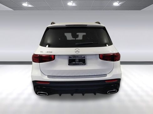 Used 2024 Mercedes-Benz GLB 250 image 4
